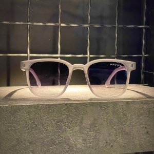 عینک برند HUGO BOSS فریم سفید / شیشه دودی کد 0970S