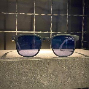 عینک برند HUGO BOSS فریم مشکی / شیشه دودی کد 0970S