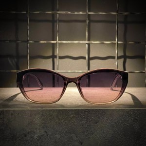 عینک LOUIS VUITTON فریم کائوچویی مشکی لایت / شیشه دودی لایت کد D2885