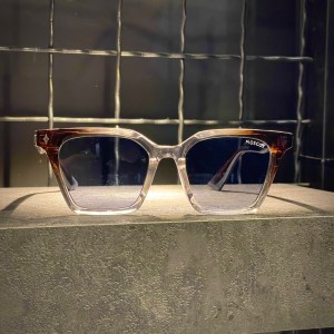 عینک MOSCOT فریم کائوچویی عنابی سفید / شیشه دودی لایت کد 6257
