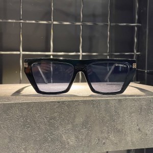عینک GIVENCHY فریم کائوچویی مشکی طلایی/ شیشه دودی کد 98054