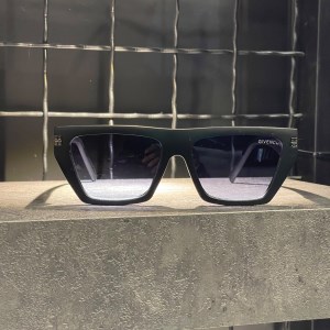 عینک GIVENCHY فریم کائوچویی مشکی مات / شیشه دودی کد 98054