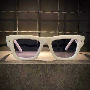 عینک DIOR فریم کائوچویی سفید / شیشه دودی کد 100