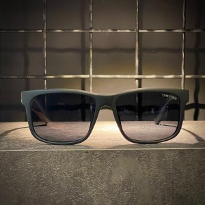 عینک TOMFORD فریم کائوچویی مشکی / شیشه دودی کد 8365
