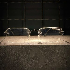 عینک فریم لس CHROME HEARTS فریم فلزی مشکی / شیشه بلوکات سفید کد 100