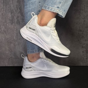 کتونی رانینگ برند NIKE رنگ سفید مشکی سایز 40