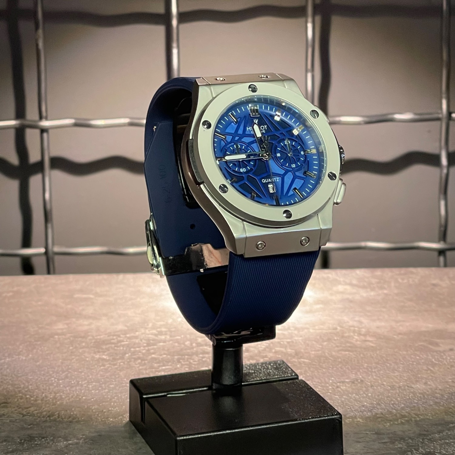 ساعت برند HUBLOT بند سیلیکونی ضد حساسیت سورمه ای صفحه سیلور سورمه ای